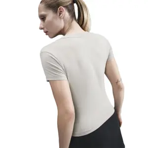 T-shirt femme Nike Mod image-3