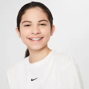 T-shirt de menina Nike Essential image-4