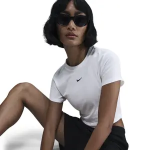 T-shirt femme Nike Chill image-1