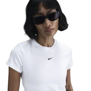 T-shirt femme Nike Chill image-4