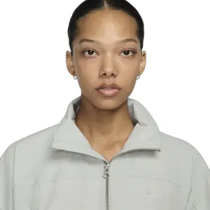 Women's waterproof jacket Nike Everything Wovens image-4