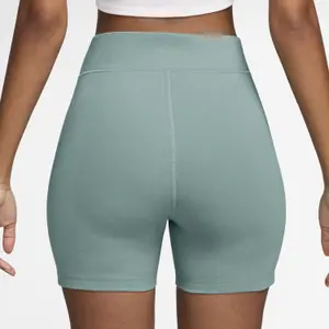 Damesshort Nike Classic image-1