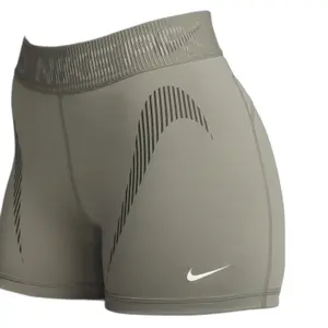 Calças de ciclista de altura média com estampado para mulher Nike Pro Dri-FIT image-1