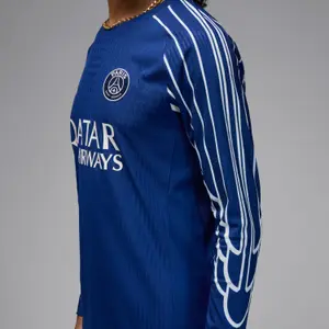 Des nouvelles images du maillot fourth 2024-2025 du PSG