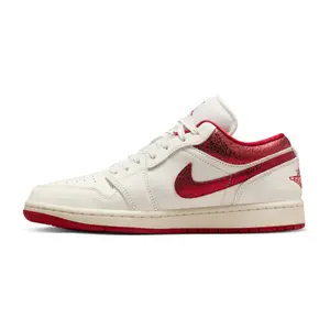 Basket femme Nike Air Jordan 1 Low SE image-3