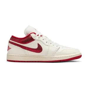 Basket femme Nike Air Jordan 1 Low SE image-1
