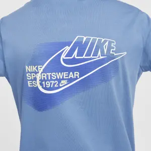 T-shirt à motif enfant Nike Standard Issue image-6