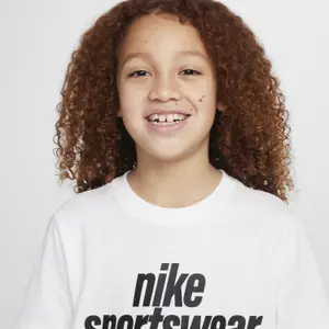 Kid's T-shirt Nike Club image-4