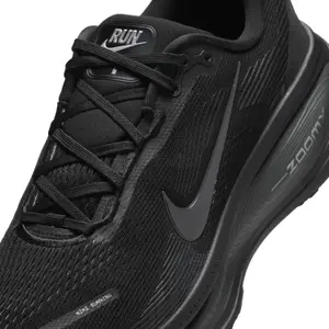 Running shoes Nike Vomero 18