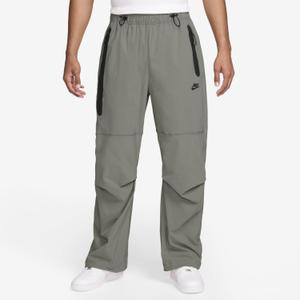hm8241-320-jogginghose-mit-schmaler-passform-nike-tech-light-army-black