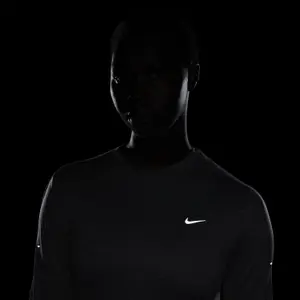 Camiseta manga larga mujer Nike Swift image-2