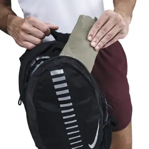 Chubasquero Nike Stride image-5