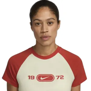 Women's T-shirt Nike Chill Knit image-3