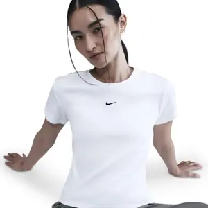 T-shirt da donna Nike image-2