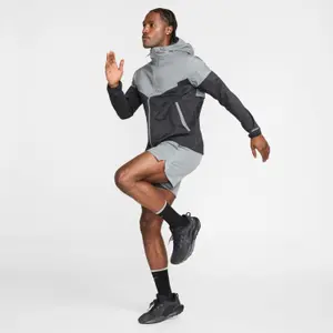 Impermeabile Nike Impossibly Light Windrunner image-5