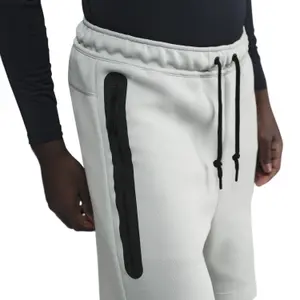 Inter Milan Shorts Tech Fleece 2025/26 image-4