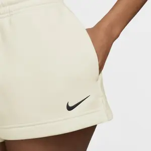 Szorty damskie Nike Phoenix image-4