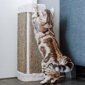 Griffoir d'angle avec peluche pour chat Nobby Pet image-1