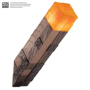 Replika dekoracyjna Noble Collection Minecraft Illuminating Torch image-1