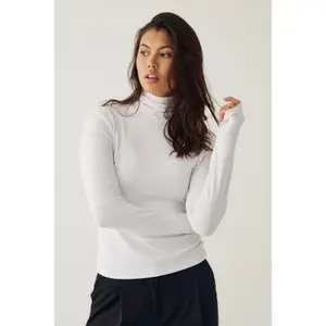 Women's long sleeve T-shirt Noella Maritza image-1