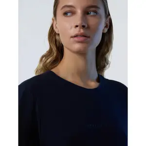 T-shirt con stampa femminile tono su tono North Sails image-5