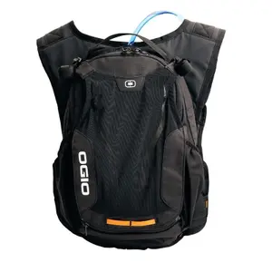 8007394001-trinkrucksack-ogio-safari-schwarz-2-l