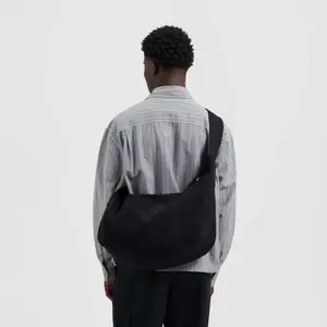 Handtasche Olaf Hussein Newspaper image-2