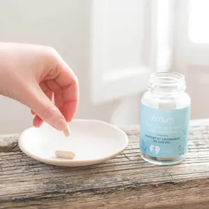 Suplementos dietéticos para mujeres Omum New Nutricosmetique Mon Coup de Pousse image-2