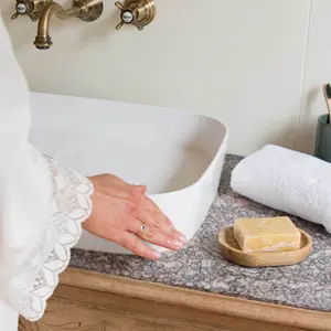 Le cajoleur ultra-nourishing protective soap Omum image-4