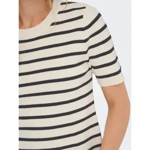 T-Shirt Only Fie image-4