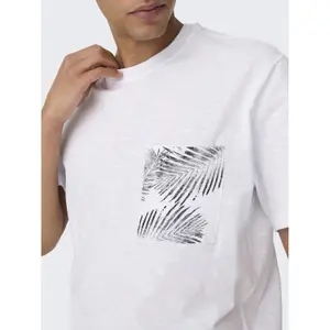 Camiseta con estampado de hojas y bolsillo Only & Sons Perry Life image-6