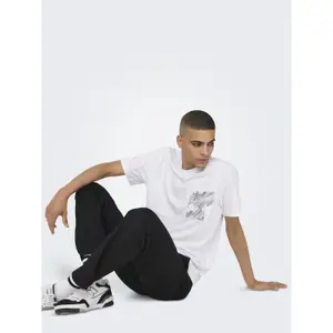 Camiseta con estampado de hojas y bolsillo Only & Sons Perry Life image-5