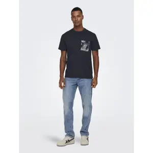 Camiseta con estampado de hojas y bolsillo Only & Sons Perry Life image-3