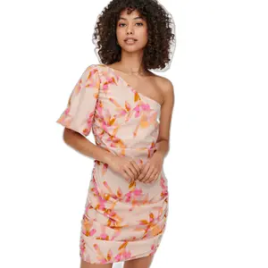 Asymmetrisches Kleid für Frauen Only onleleanor life image-4