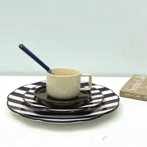 Taza con su platillo Opjet Chic image-1