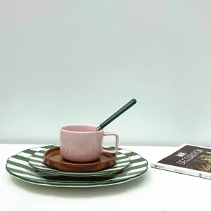 Taza con su platillo Opjet Chic image-1