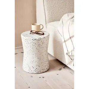 Recycled plastic stool for kids OYOY Living Design image-1
