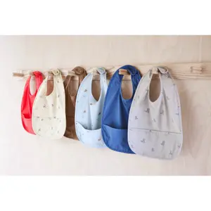 Babero Mini de poliéster reciclado para bebé OYOY Living Design image-1