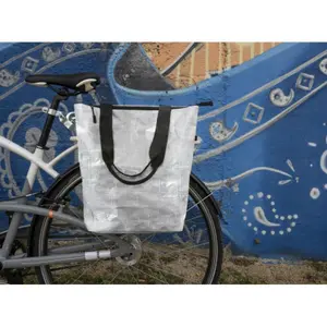 Borsa laterale posteriore per bicicletta in materiale riciclato con attacco per portapacchi su gancio P2R image-2
