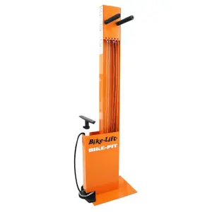 Bike pit sos reparationsstation som ska fästas på marken utanför en butik eller ett offentligt område P2R image-0