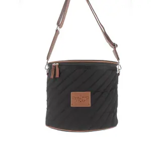 935046002-vaska-for-ridhjalm-paddock-a-bombe-svart-tu