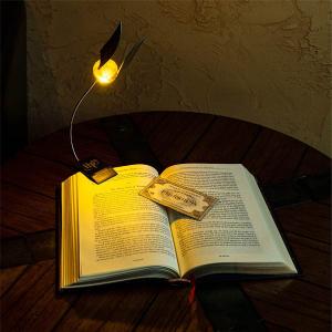 Bright gold clip lamp for kids Paladone Harry Potter image-2