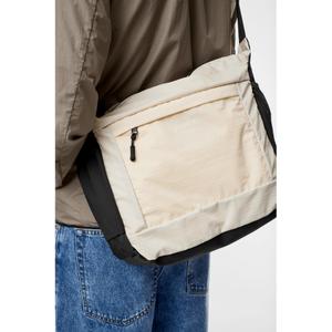 Schultertasche Parel Studios Lokka image-5