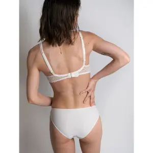 Women’s light padded bra Passionata Pila image-5