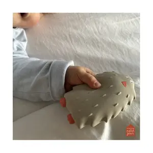 Rubber yeti bath toy Petit Jour image-1