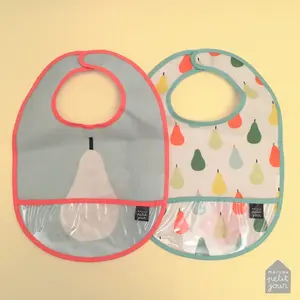 Baby bib with oilcloth Petit Jour Les Poires image-1