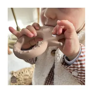 Baby rubber cat teething ring Petit Jour image-1