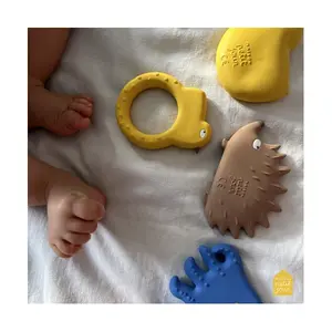 Rubber chicken teething ring for babies Petit Jour image-3