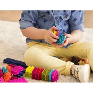 Construction games Petit Jour Bristle Block Stackadoos image-2