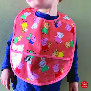 Baby bib with oilcloth Petit Jour Peppa Pig All Over image-1